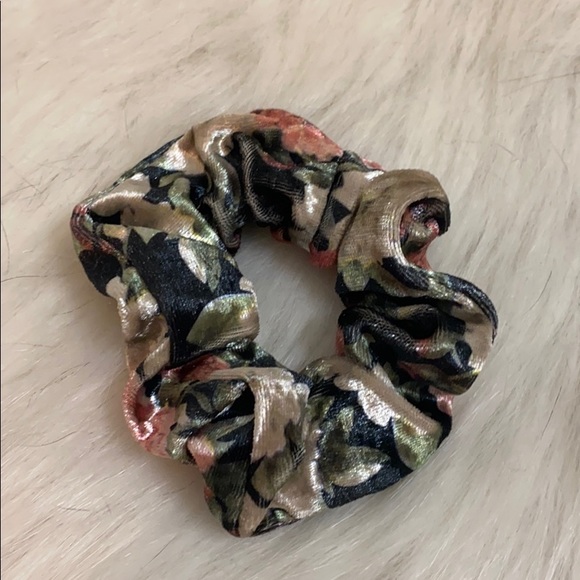 Scrunchie bundle! - Picture 2 of 6